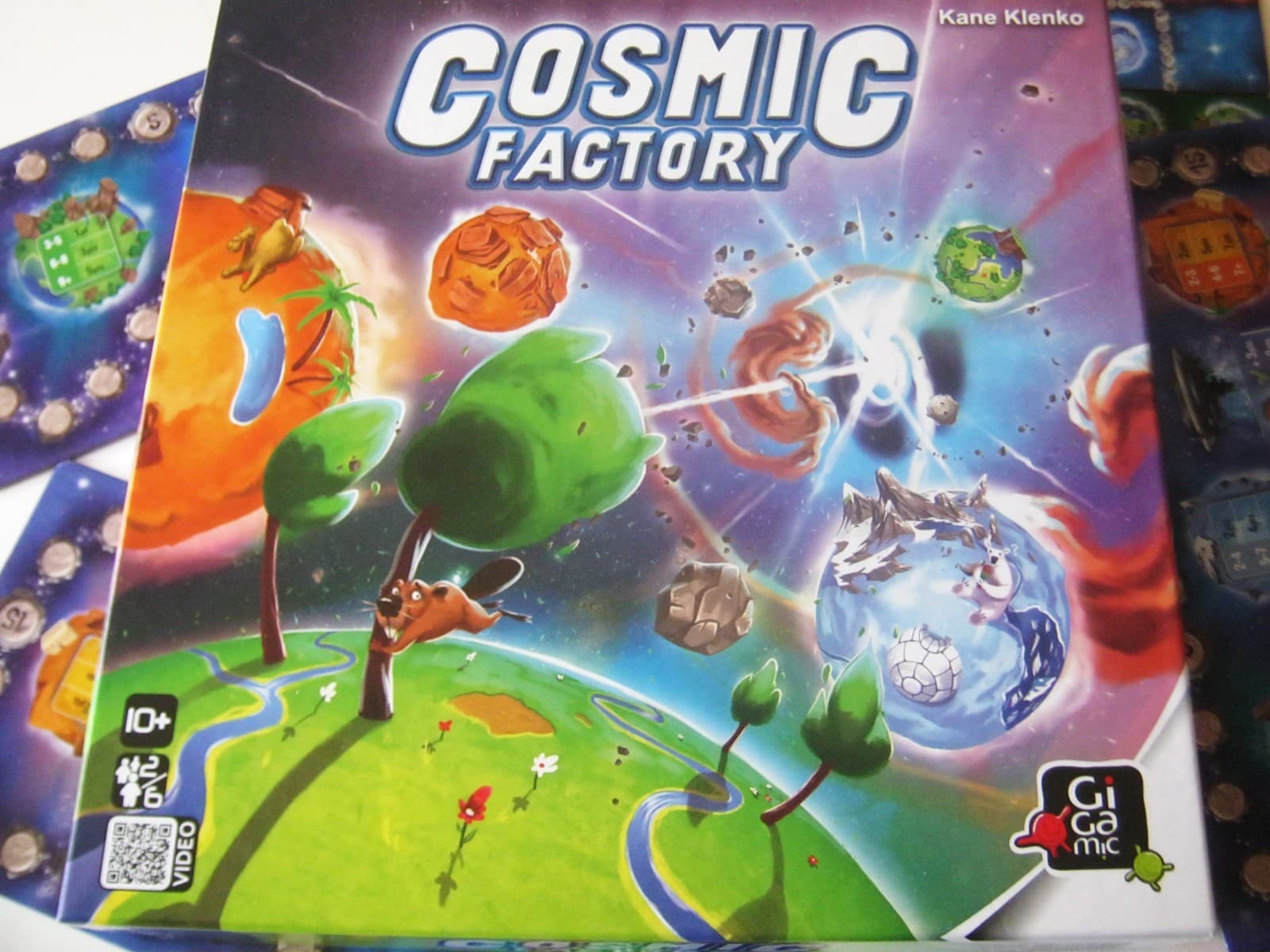 Critique de Cosmic Factory